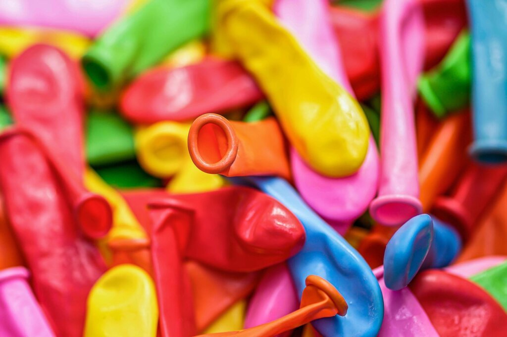 close-up of silicone gasket on food container lid