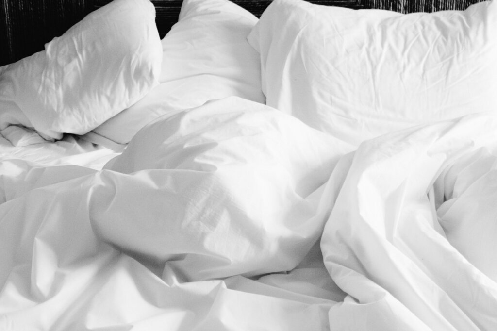 handwritten note beside folded white linen bedding
