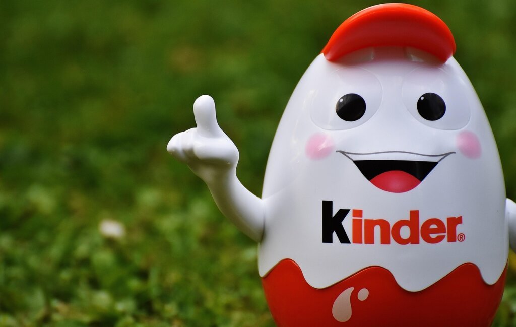 hand holding broken piggy bank symbolizing early account closure