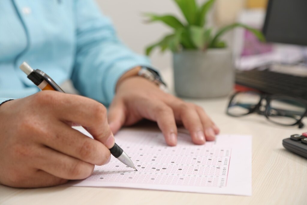 small business owner filling out social insurance application form
